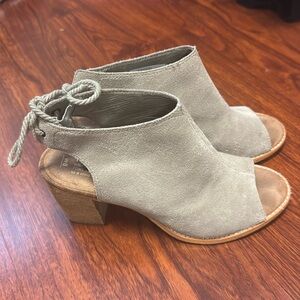 Toms heels